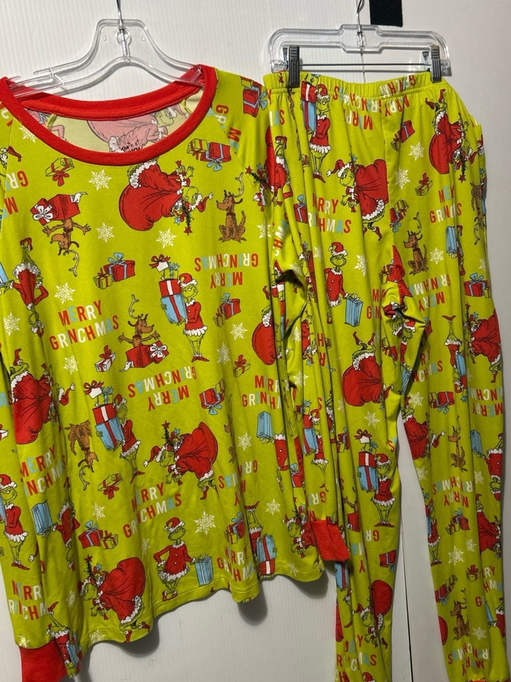 Women's Green Grinch Holiday Pajama Set